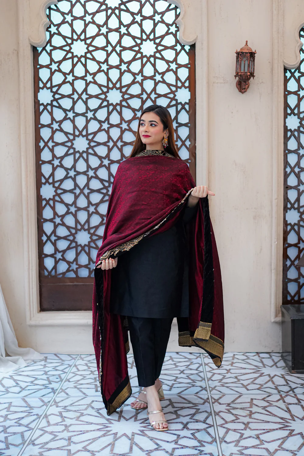 Maroon Jamawar Shawl - Image 3